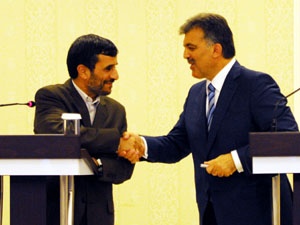 Gül, Ahmedinejad'la biraraya geldi